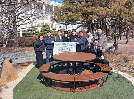  [학우소식] 전주대 기술경영공학과 학생들, 졸업 맞아 캠퍼스 벤치 기부